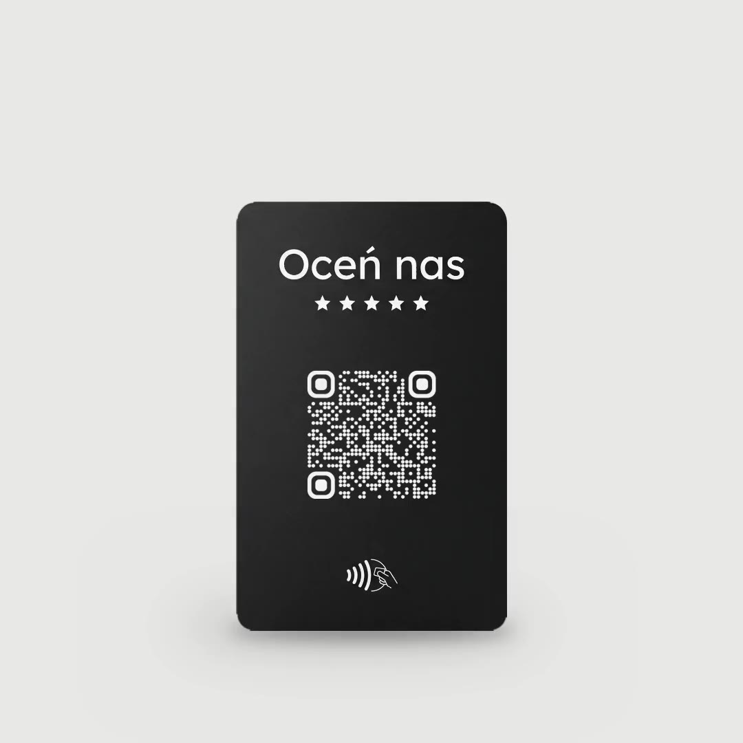 Czarna karta Servue z kodem QR